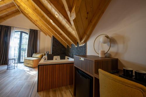 PineHill Hotel, Restaurant , Pool & Spa - RAZEM in Vrita