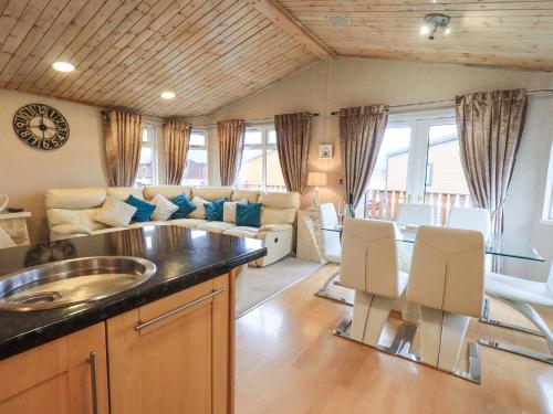 Our Happy Place, Carnforth (photo 10)
