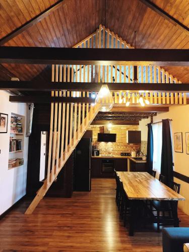 Osada Brzeziny - 25 minut od Warszawy - sauna, balia z jacuzzi, basen, altana, grill, ogród, ognisko (Osada Brzeziny - 25 minut od Warszawy - sauna, balia z jacuzzi, basen, altana, grill, ogrod, ognisko) in Вьонзовна
