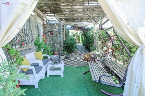 חדרי אירוח נוף לחרמון בוקעתא in Majdal Shams