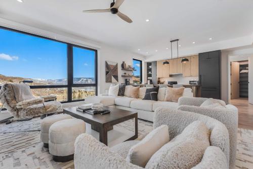 Two-Bedroom Apartment with Balcony room in Electric Pass Lodge 302 by Snowmass Mountain Lodging