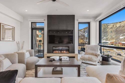 Electric Pass Lodge 302 by Snowmass Mountain Lodging