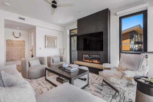 Two-Bedroom Apartment with Balcony image 3