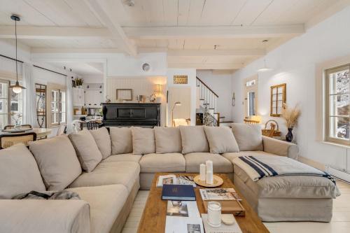 Instalaciones, Initial / La petite école / Île d'Orléans (Initial / La petite ecole / Ile d'Orleans) in Ile D`orleans (QC)