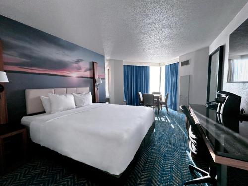 Deluxe King Room - Non-Smoking image 4