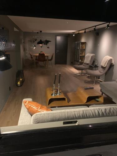 Modern Apartment with Aurora & Midnight Sun Views, Close to Snow Dome, ski slopes Store & Bus Stop, Free Parking 5