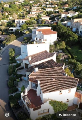 New 2025 Haut de villa 2 chambres vue mer climatisé à 300 mètres de la mer