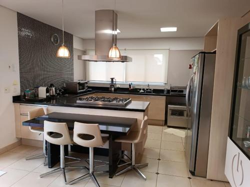 Kitchen, Casa moderna com lazer e conforto near Sil e Dri restaurante