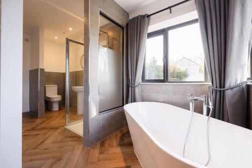 The Old House 1147 in บริดเด็น