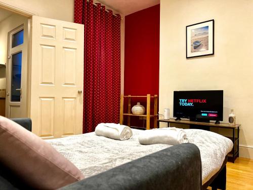 2 BED home in Birmingham Contractors free parking and fast Wi-Fi, Birmingham (foto 8)