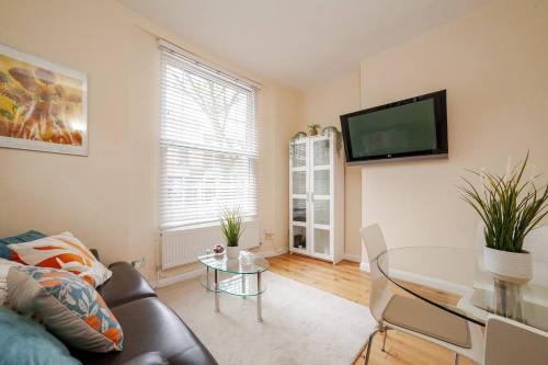 Notting Hill-Hyde Park, Chic 2 DBL bedroom, 1 minute to Portobello Rd & TUBE, Londres (foto 4)
