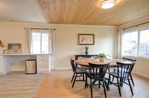 Ocean Spray Resort Cottage 12 by Grayland Beach in Grayland