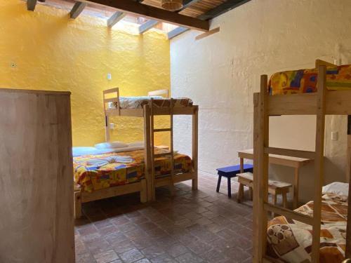 1 king bed, 3 twin beds