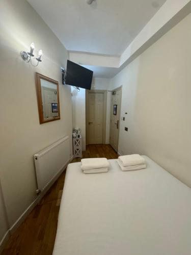 The Paramount Hotel - image 8