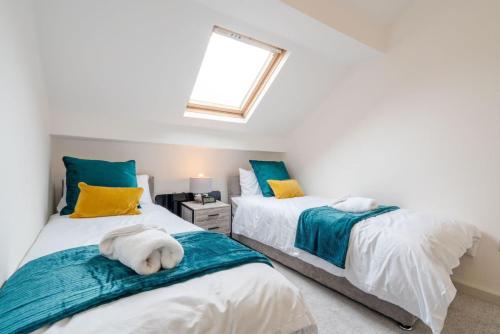 Stylish 2-bed Apartment, Sleeps 4, Central Location, Free Parking, Fast Internet
