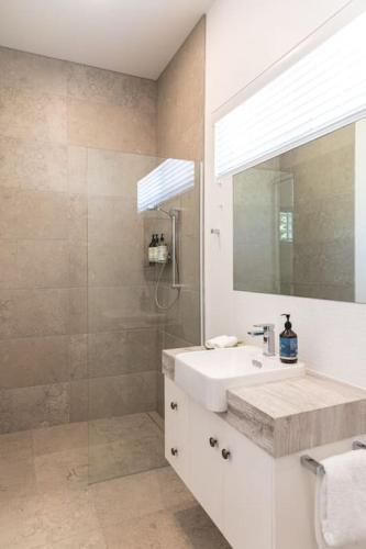 Port Beach House 4 - image 2