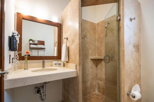 Hotel & Suites El Moro