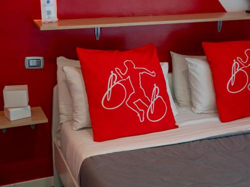 Double Room with Balcony image 10