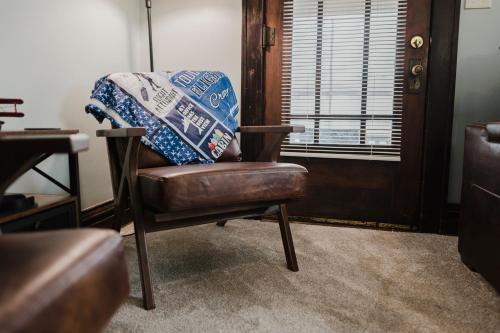 Sr Pilot Earhart Hangar Suite, 2 br K &Q, 1 Ba detail