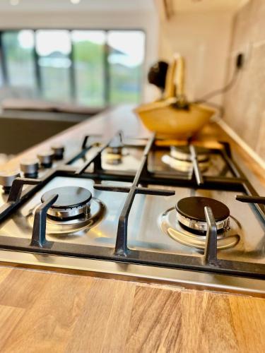 beautiful 3 bedroom apartment in cambridge sleeps 7 in King's Hedges