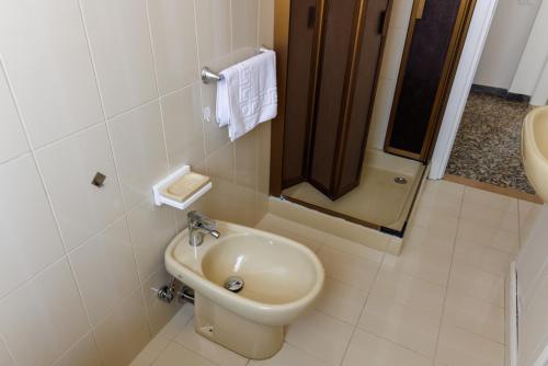 Laura Home - image 4