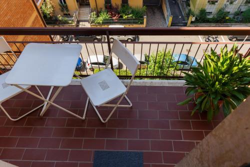 Two-Bedroom Deluxe Apartment with Balcony image 4