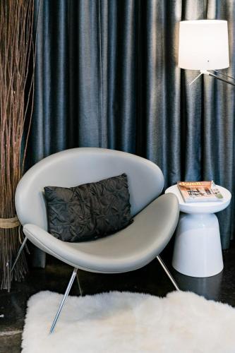 Hotel-Style Independent Suite in Ocean Beach thumb 4