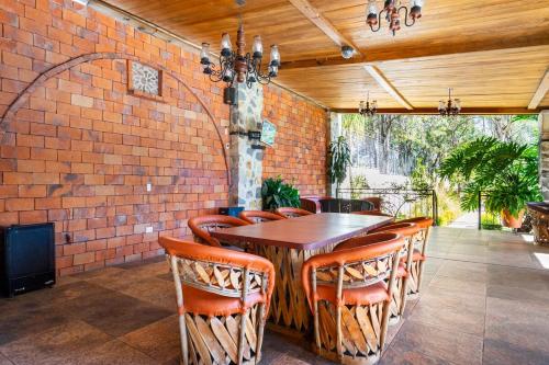 La Herencia country house with pool, terrace and green areas in La Alameda
