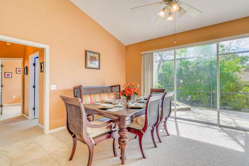 Bright Dunnellon Home with Lanai, 1 Mi to State Park in Dunnellon, USA