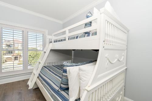 Bella Luna by Compass Resorts – Destin, FL