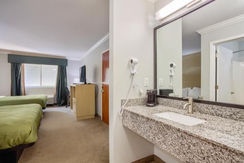 Quality Inn Ft. Morgan Road-Hwy 59 - image 6