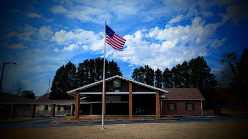 . My Home & Suites Toccoa