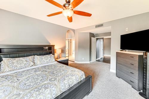 Upscale Tempe Abode with Heated Saltwater Pool and BBQ - image 8
