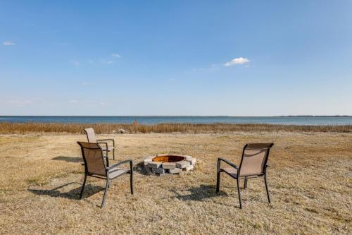 11 Mi to Chincoteague Atlantic Home with Decks!