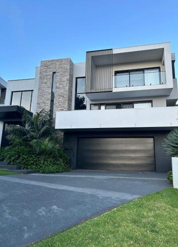 Luxury in Lighthouse Beach