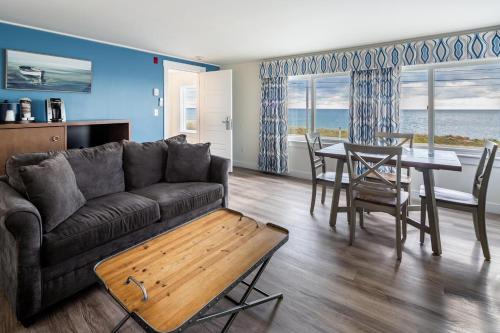 Queen Suite with Sea View - 2nd Floor