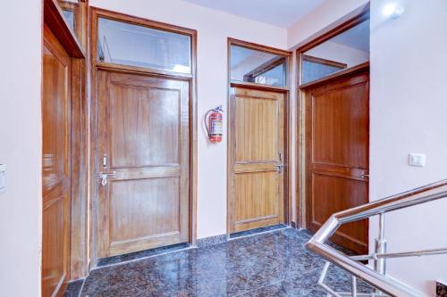 Hotel O Palace At Seventy Two Near Iskcon Temple Noida – Noida, DC