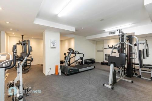 Sydney Oasis - Walk to City Balcony Free Parking - image 4