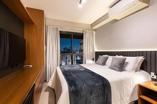 BHaus Setin Nova Republica - Studio 30m2 com Varanda - Cama Queen - Vista Incrível da Praça e Skyline 16o andar - Academia - Piscina - Lavanderia - Coworking - Portaria 24h - Em frente ao metrô - SR8, Сан-Паулу