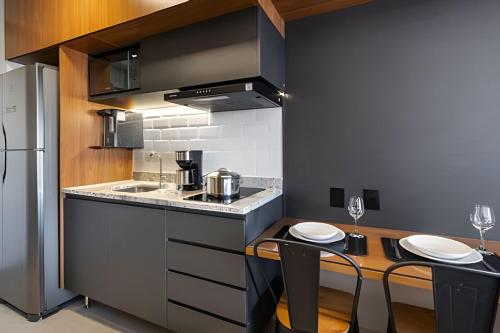 BHaus Setin Nova Republica - Studio 30m2 com Varanda - Cama Queen - Vista Incrível da Praça e Skyline 16o andar - Academia - Piscina - Lavanderia - Coworking - Portaria 24h - Em frente ao metrô - SR8, Сан-Паулу (фото 3)