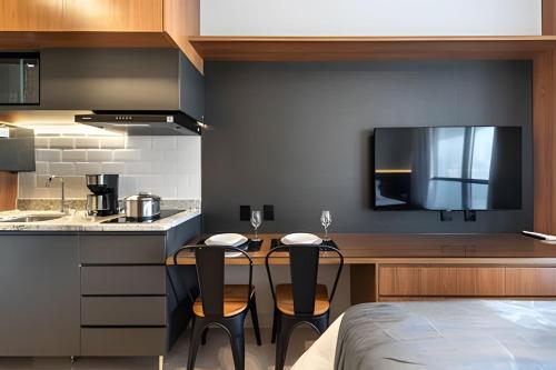 BHaus Setin Nova Republica - Studio 30m2 com Varanda - Cama Queen - Vista Incrível da Praça e Skyline 16o andar - Academia - Piscina - Lavanderia - Coworking - Portaria 24h - Em frente ao metrô - SR8, Сан-Паулу (фото 7)