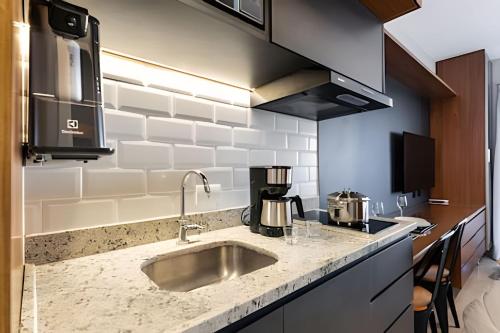 BHaus Setin Nova Republica - Studio 30m2 com Varanda - Cama Queen - Vista Incrível da Praça e Skyline 16o andar - Academia - Piscina - Lavanderia - Coworking - Portaria 24h - Em frente ao metrô - SR8, Сан-Паулу (фото 11)