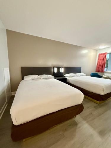 2 double beds