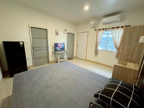 24m² 1 slaapkamer, 1 privé badkamer Appartement in Saraphi (ห้องเช่าพิภูตะวัน) in San Pa Tong