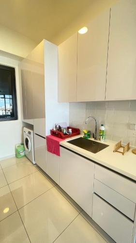 Fresh, Modern Georgetown Suite with Sky Pool Views, George Town (foto 4)
