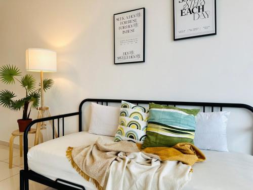 Fresh, Modern Georgetown Suite with Sky Pool Views, George Town (foto 9)