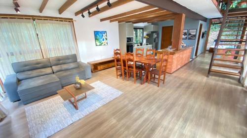 Vargem House in Vargem Grande