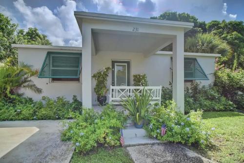 Stylish Delray Beach house next to pool in Delray Beach, USA