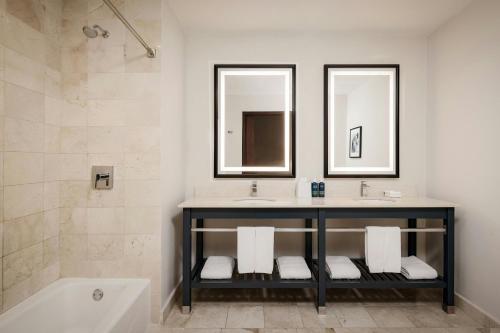Suite, 1 Bedroom Suite, 1 King image 1