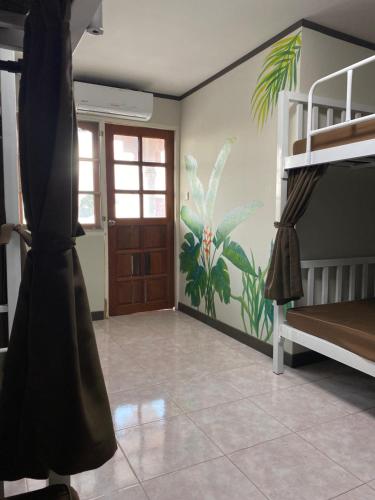 หอพัก - พักรวมชายหญิง (Dormitory Room - Mixed)